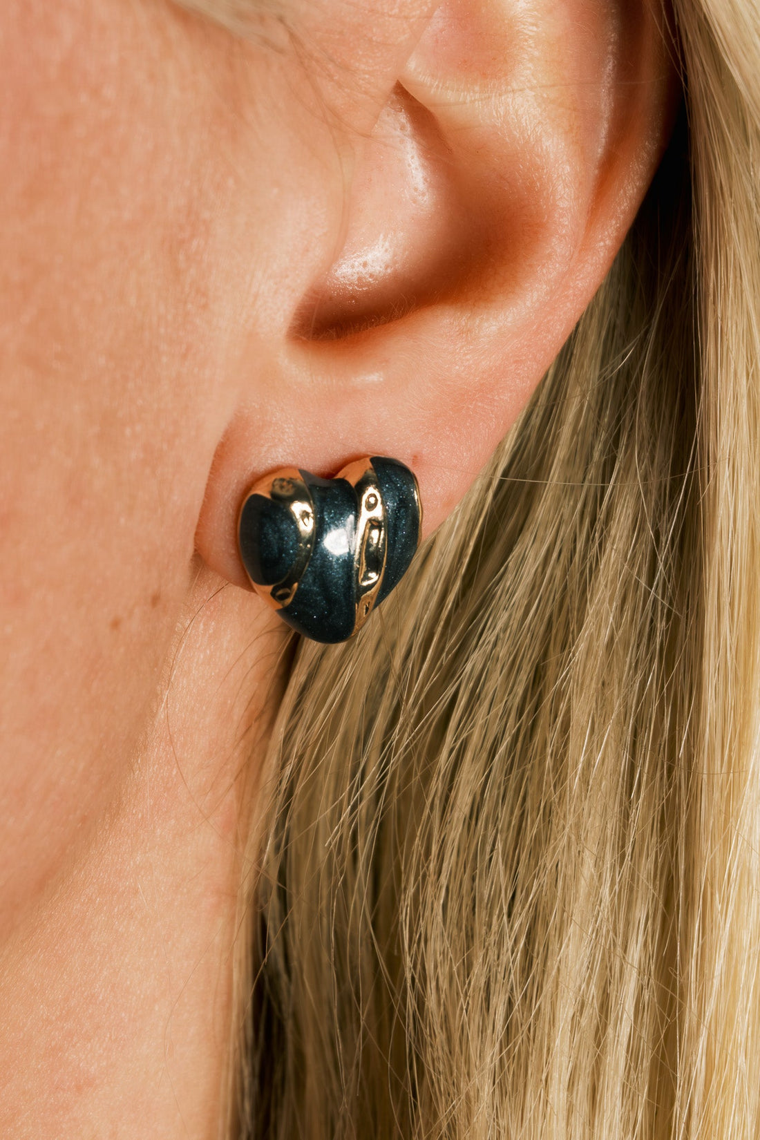 Siyah Gold Çizgili Kalp Küpe - CachéIstanbul