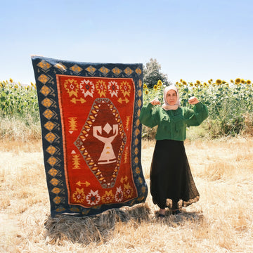 THE SYMBOLS OF CHANGE El Dokuma Yün Kilim - CachéIstanbul